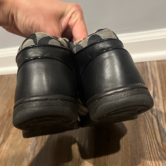 COACH size 8.5 M women’s shoe - Picture 4 of 6